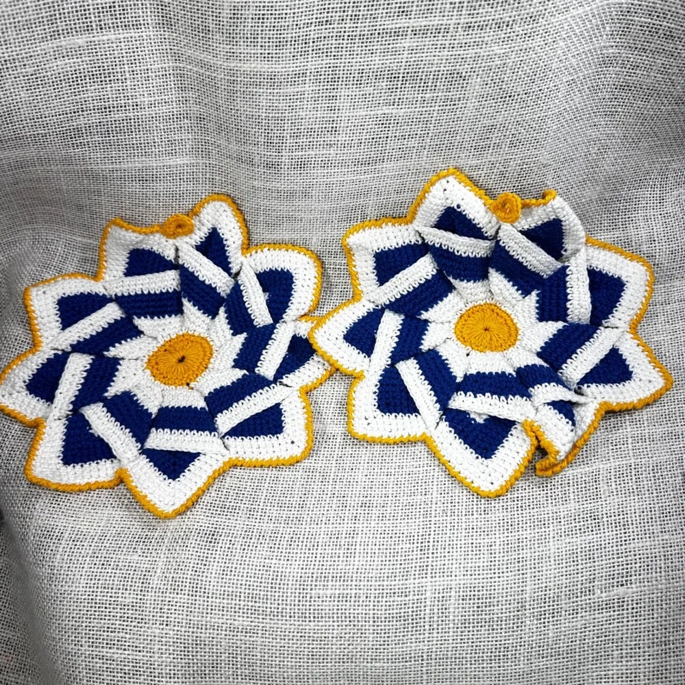 Vintage Handmade Crochet Potholders Set of 2 Blue White Yellow Starburst 8.5